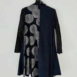 Sasaki Art Chic Black and White Floral Long Sleeve kimono Dress